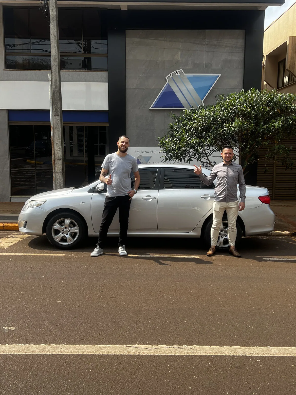 Cliente contemplado com Toyota Corolla